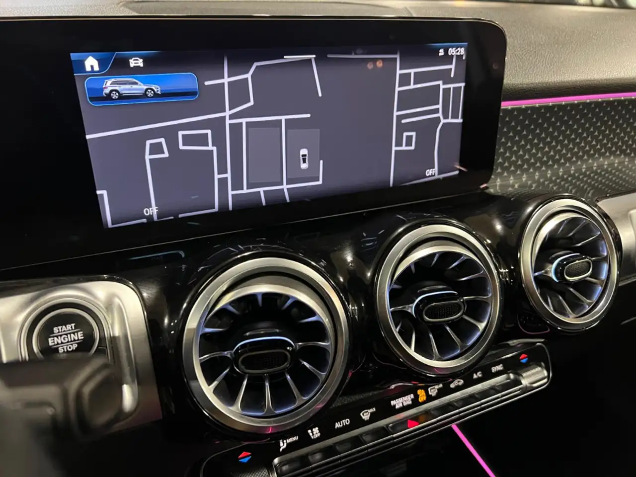 Mercedes-Benz GLB - Image 26