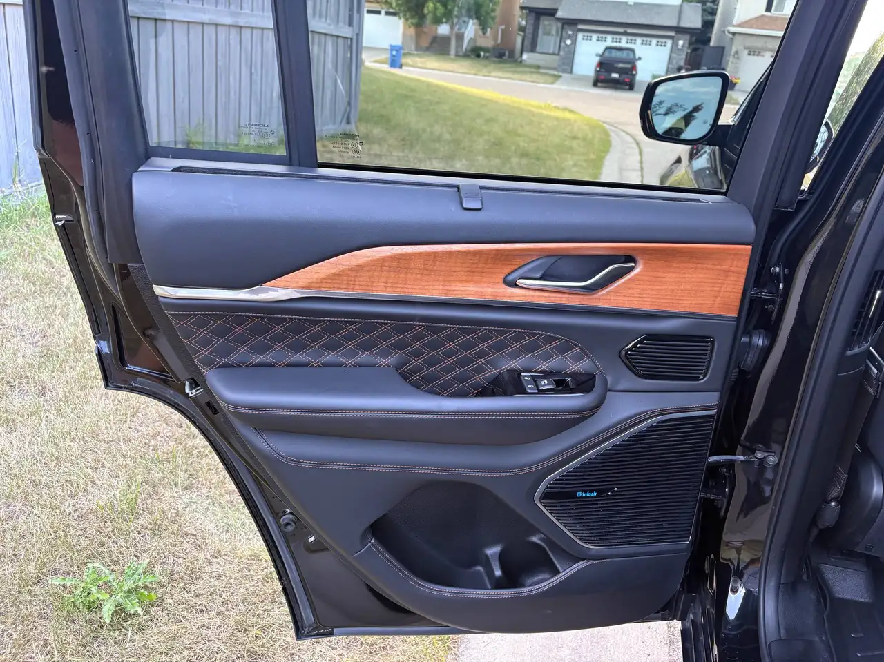 Jeep Grand Cherokee - Image 10