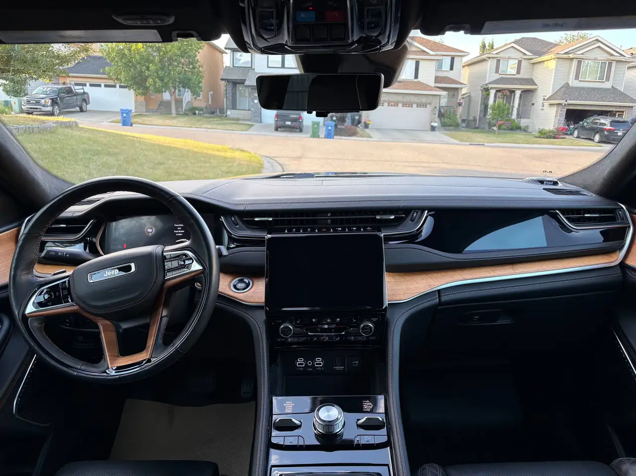 Jeep Grand Cherokee - Image 14
