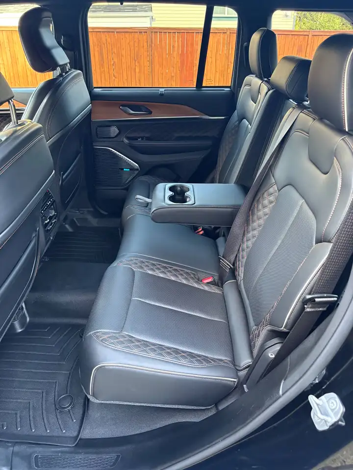 Jeep Grand Cherokee - Image 11