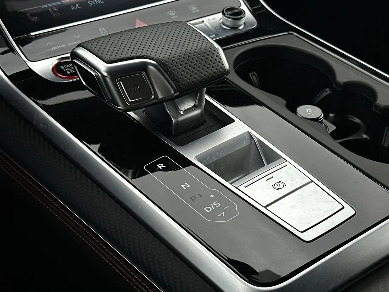 Audi SQ7 - Image 28
