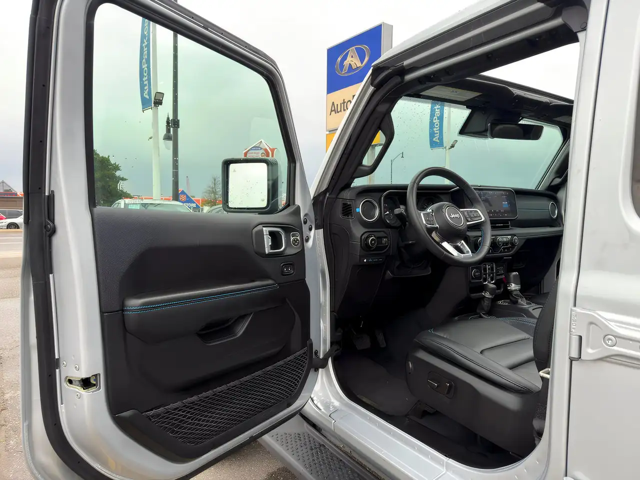 Jeep Wrangler - Image 19