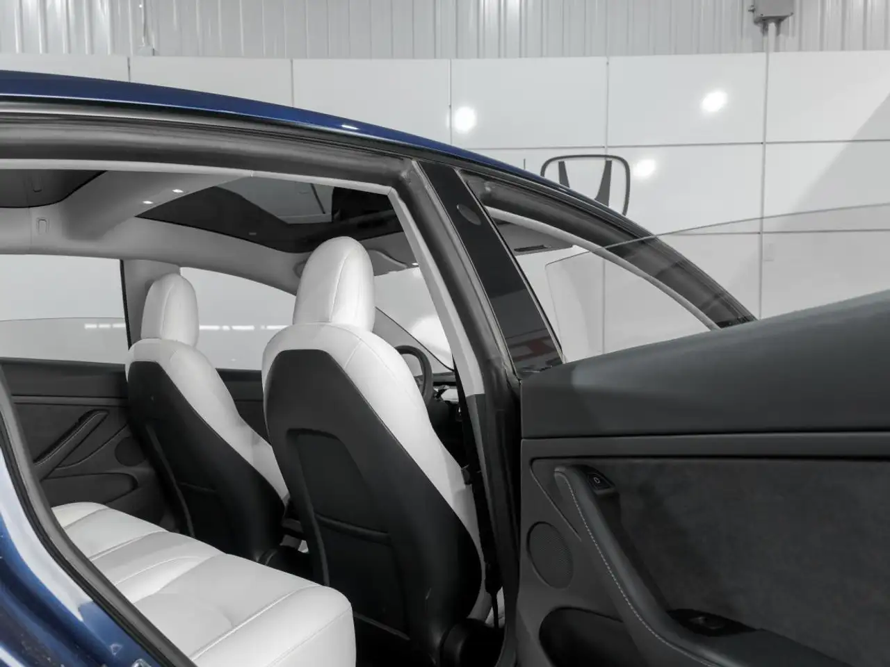 Tesla Model 3 - Image 31