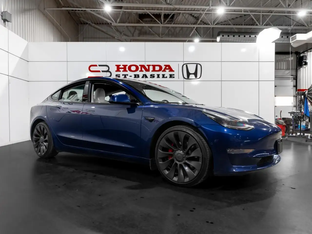 Tesla Model 3 - Image 4