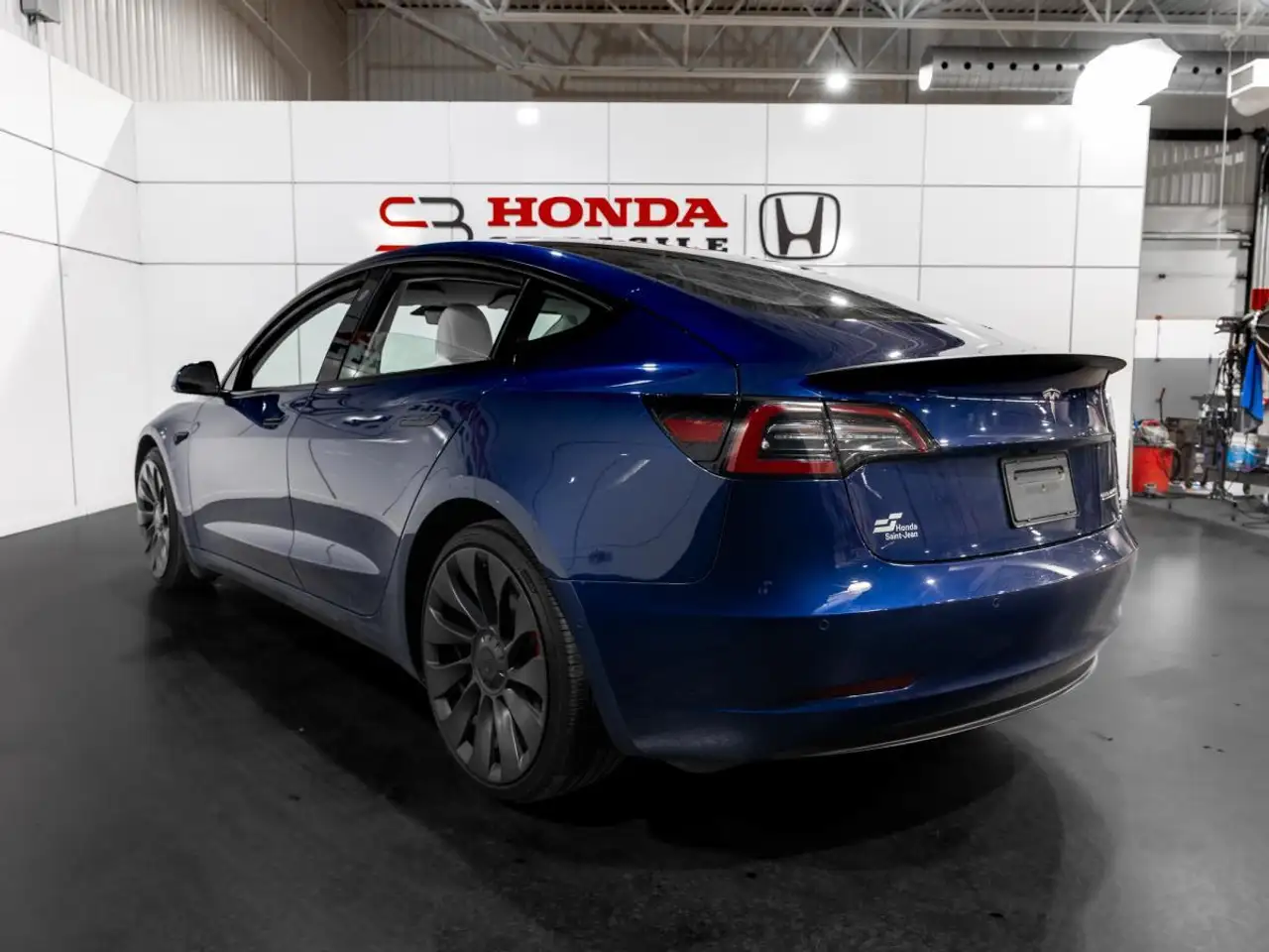 Tesla Model 3 - Image 8