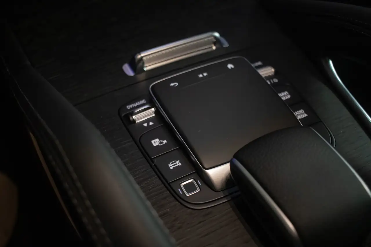 Mercedes-Benz GLE - Image 14