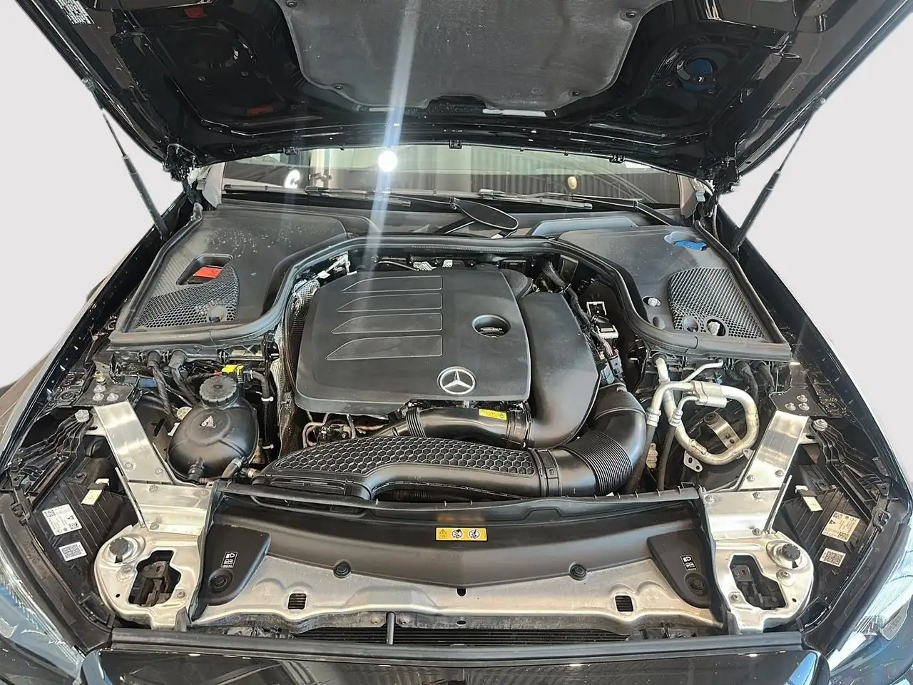 Mercedes-Benz E-Class - Image 19