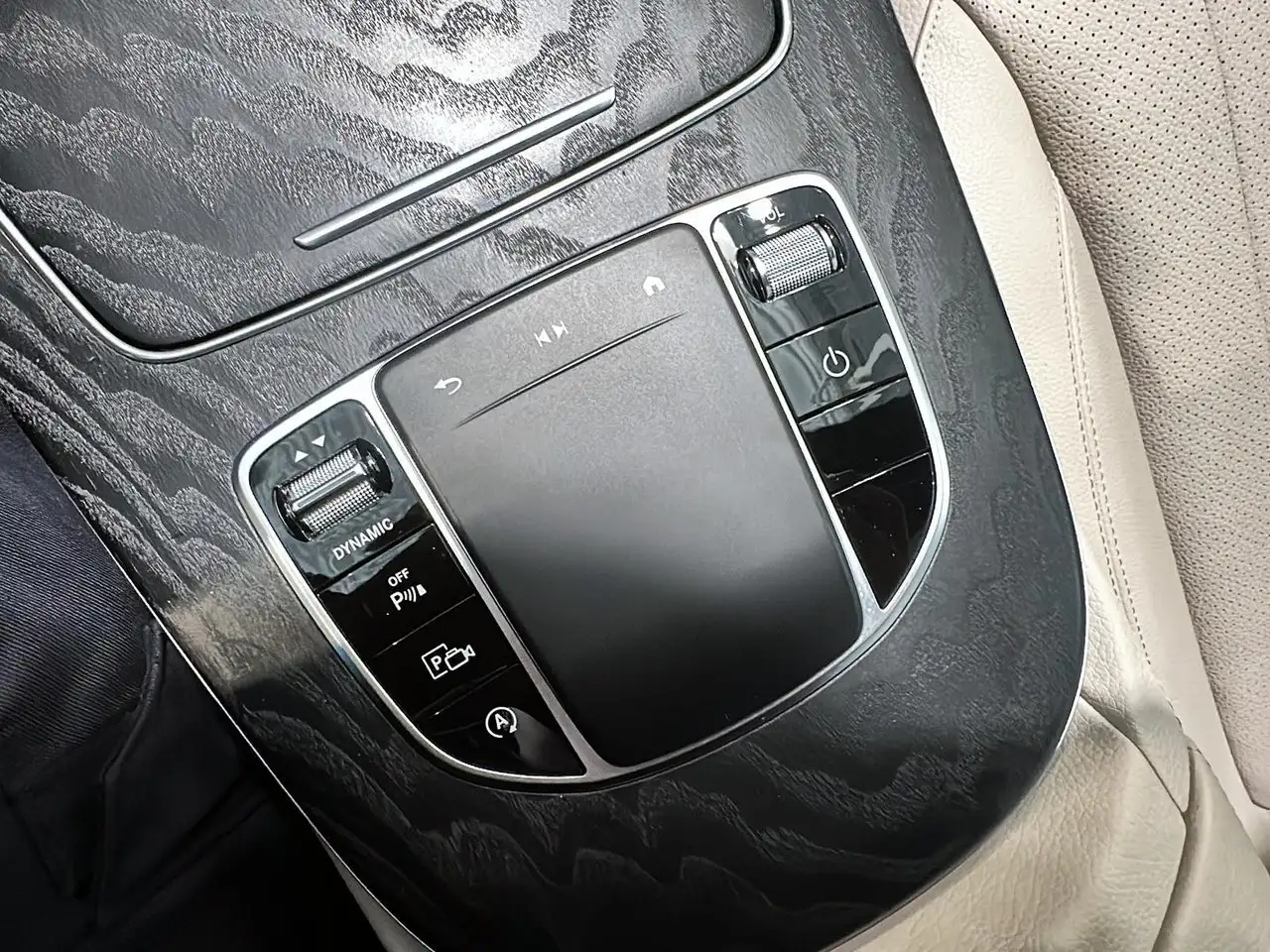 Mercedes-Benz E-Class - Image 9