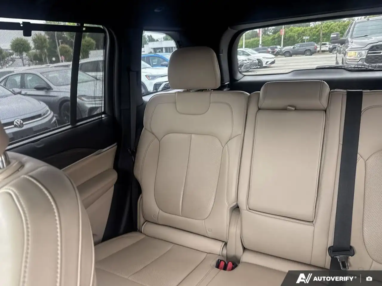 Jeep Grand Cherokee - Image 12