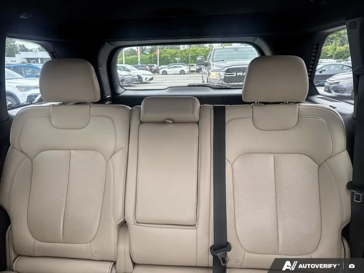 Jeep Grand Cherokee - Image 13
