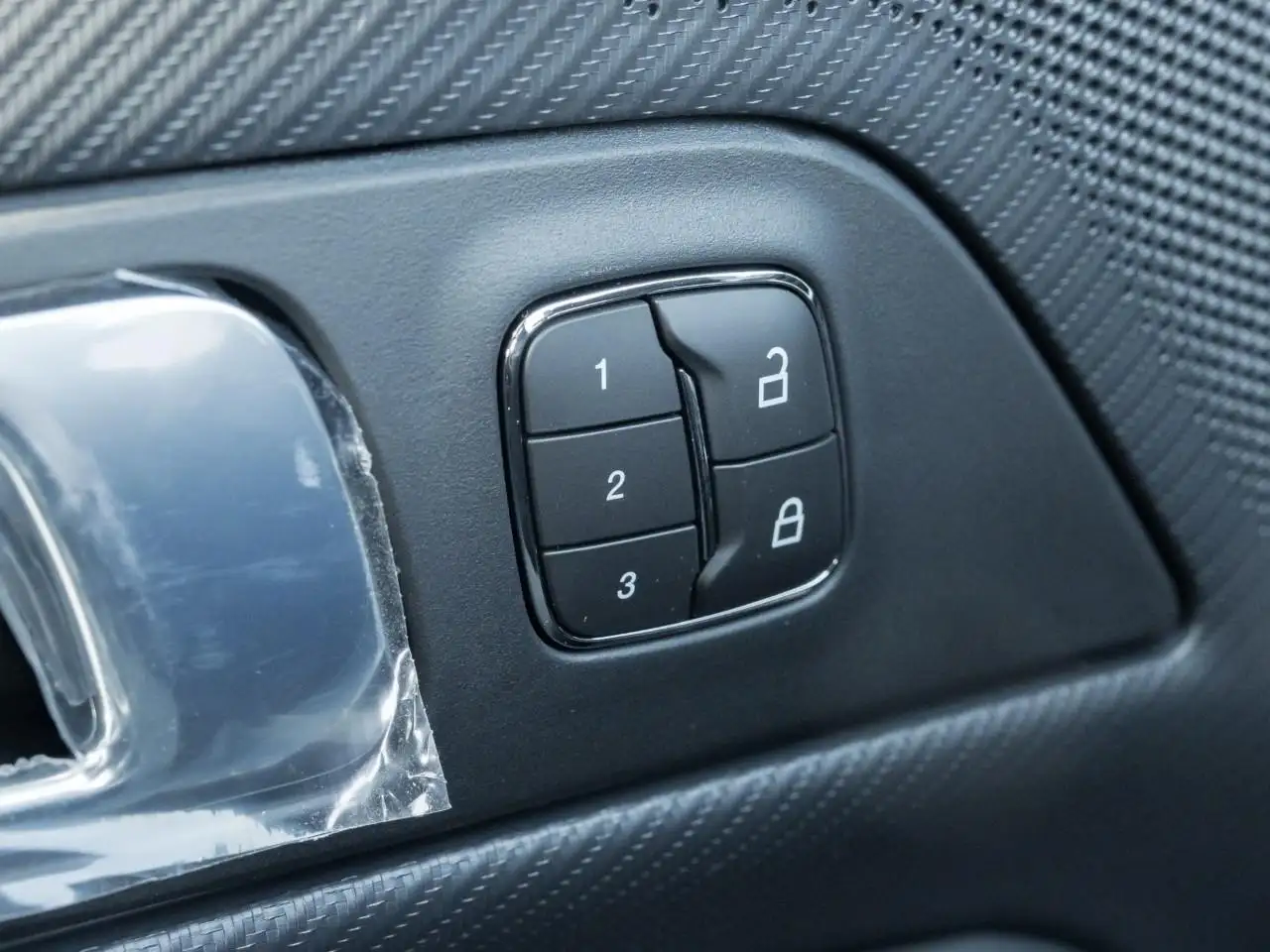 Ford Mustang - Image 19