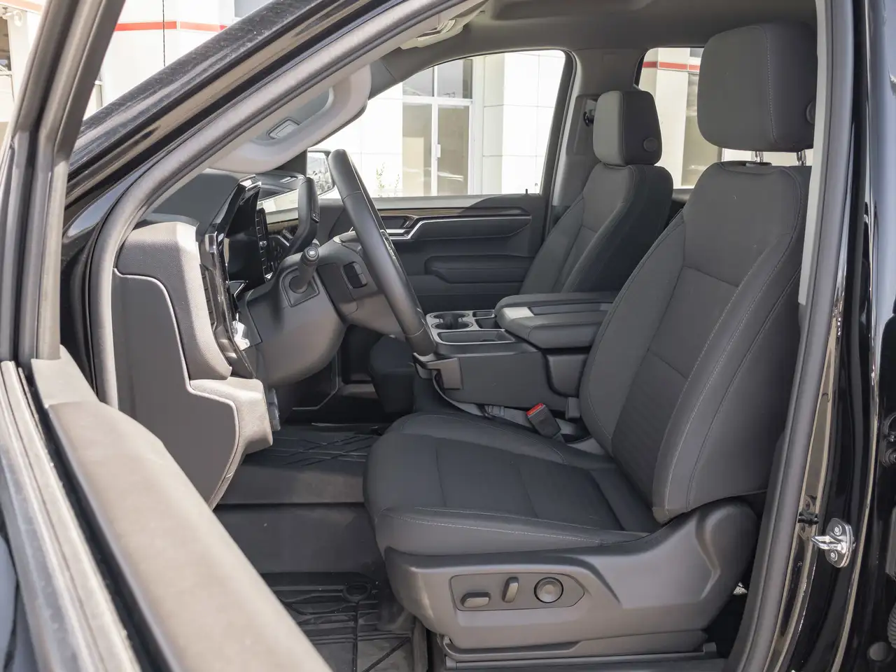 Chevrolet Silverado 1500 - Image 22