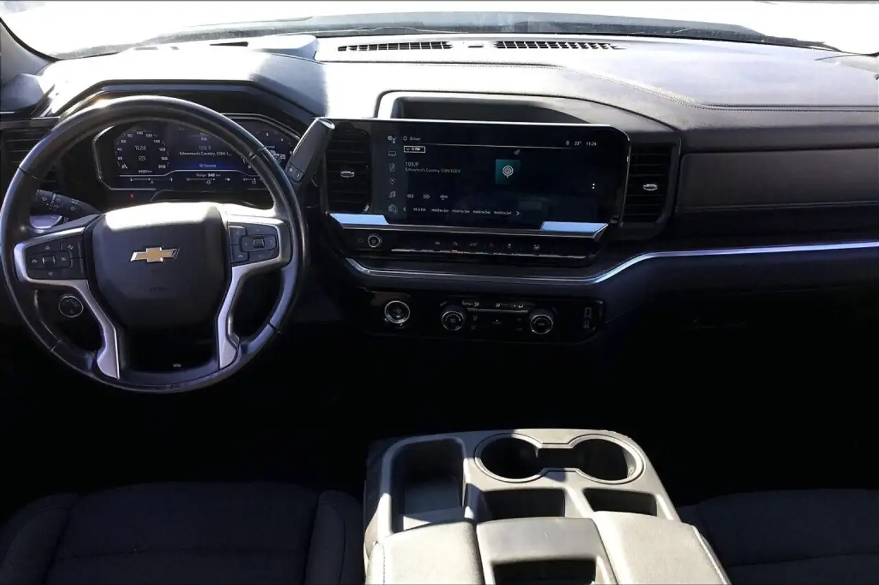 Chevrolet Silverado 1500 - Image 15