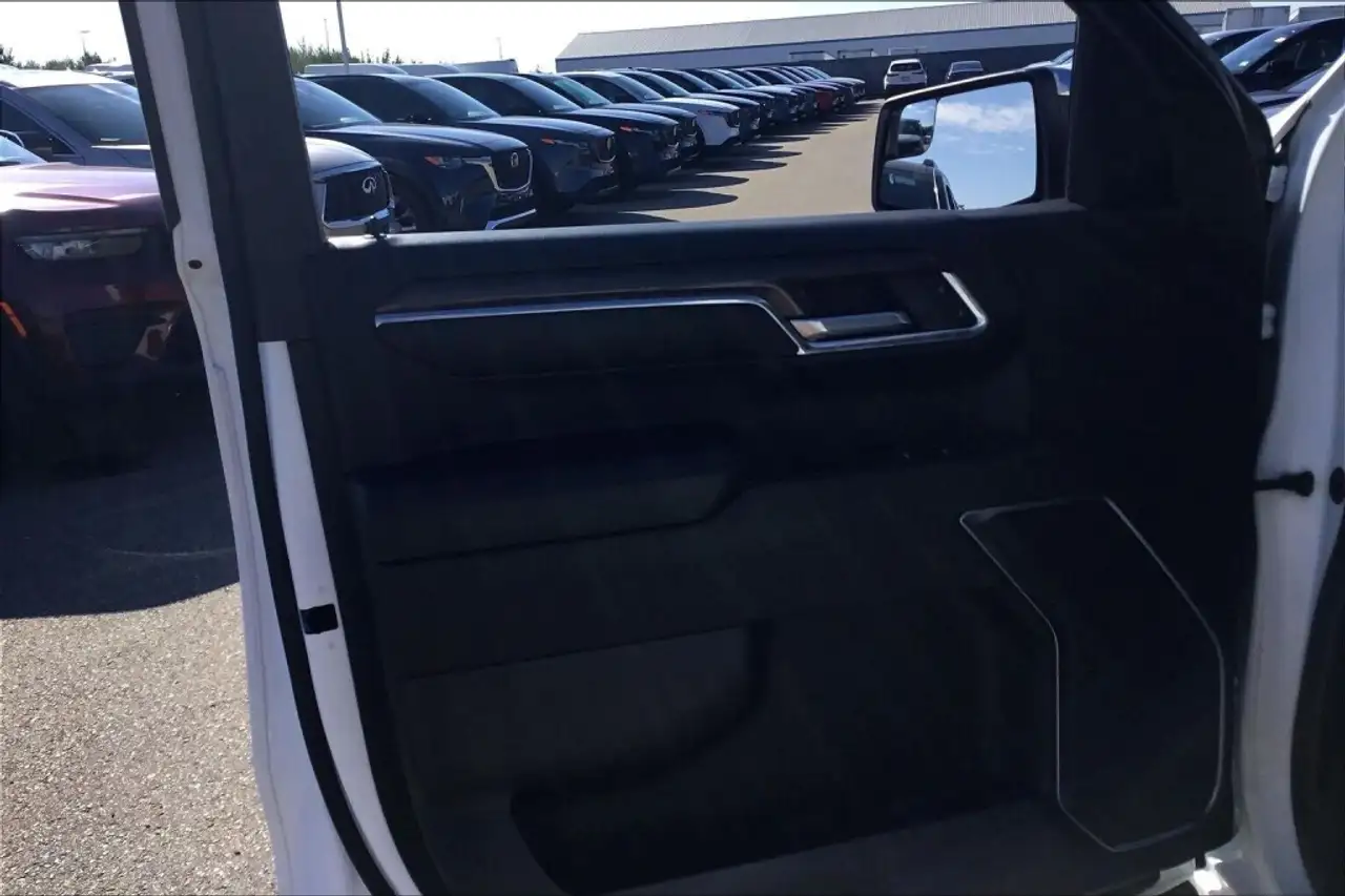 Chevrolet Silverado 1500 - Image 23