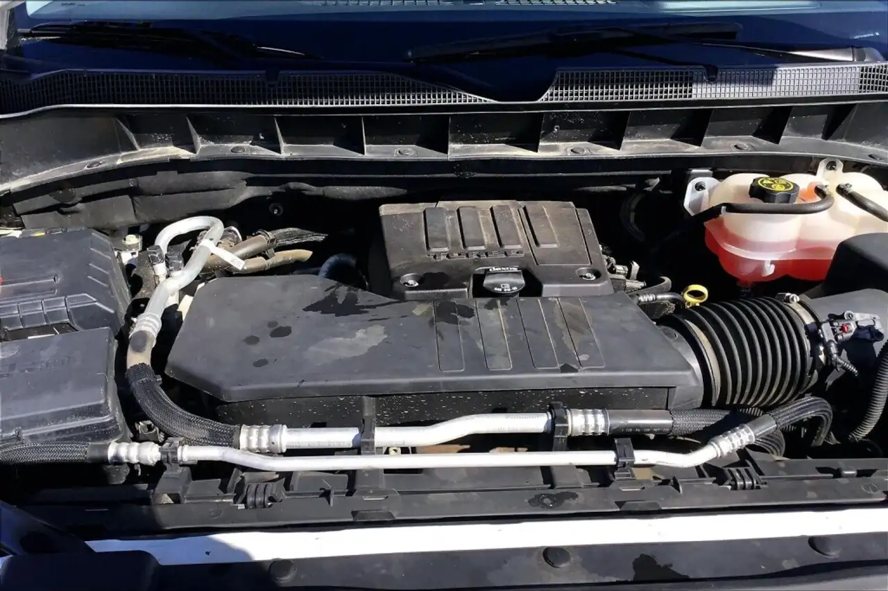 Chevrolet Silverado 1500 - Image 10