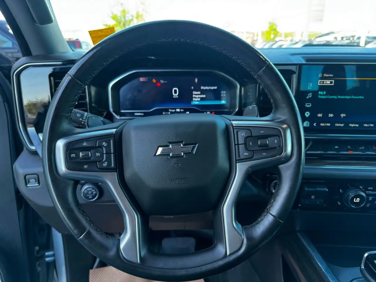 Chevrolet Silverado 1500 - Image 17