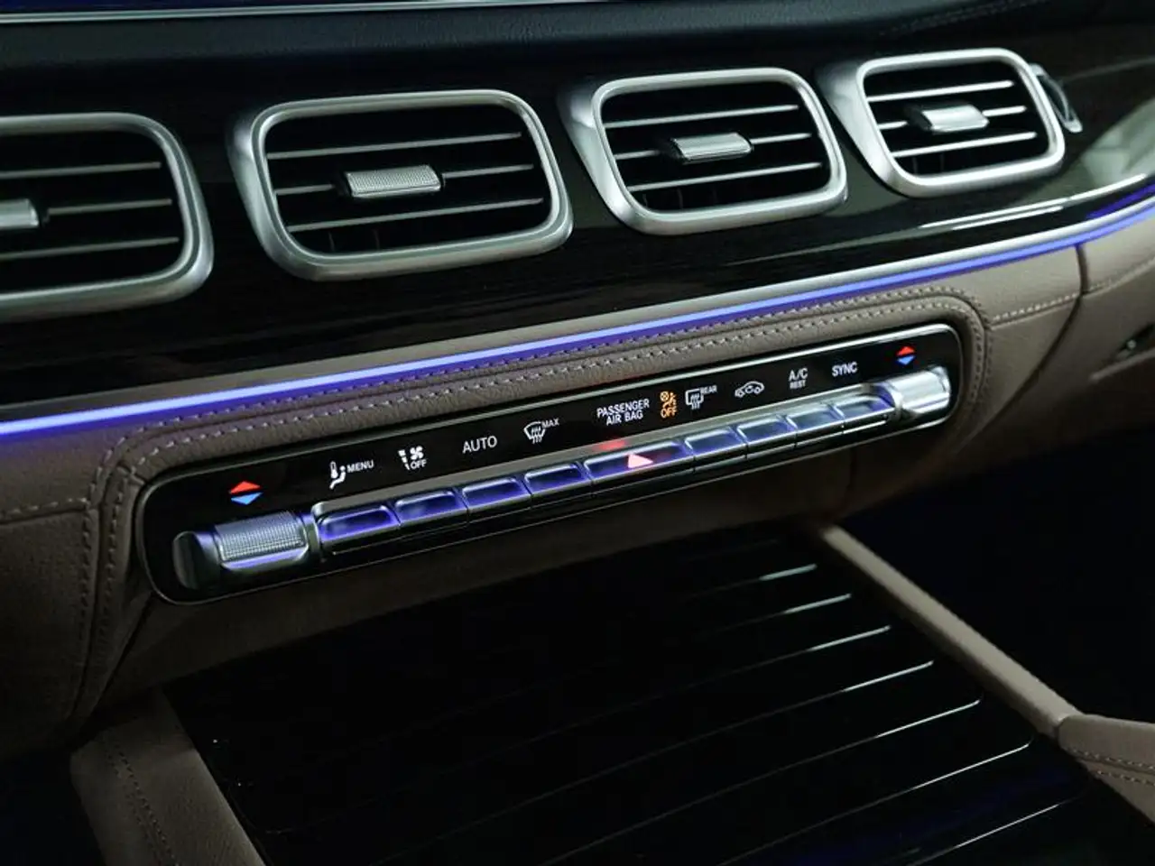 Mercedes-Benz GLE - Image 31