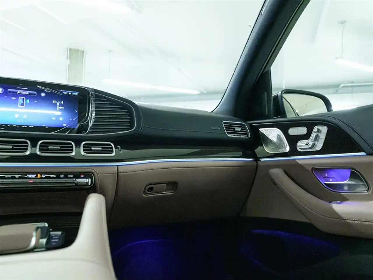 Mercedes-Benz GLE - Image 39