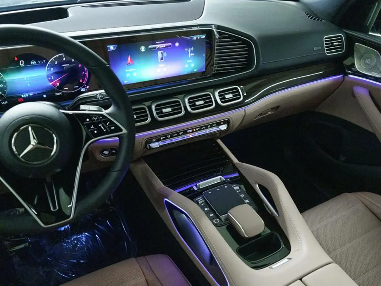 Mercedes-Benz GLE - Image 30