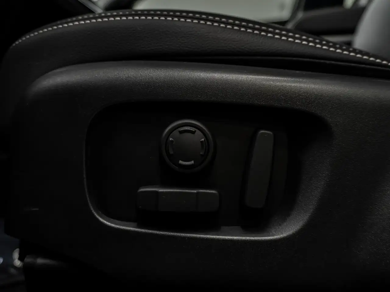 Land Rover Range Rover Velar - Image 33