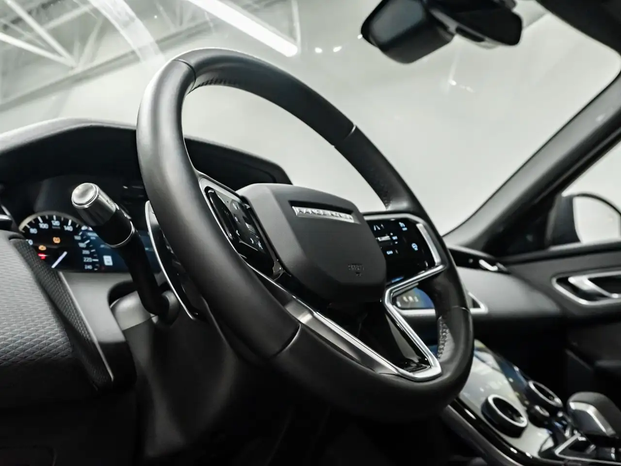 Land Rover Range Rover Velar - Image 35