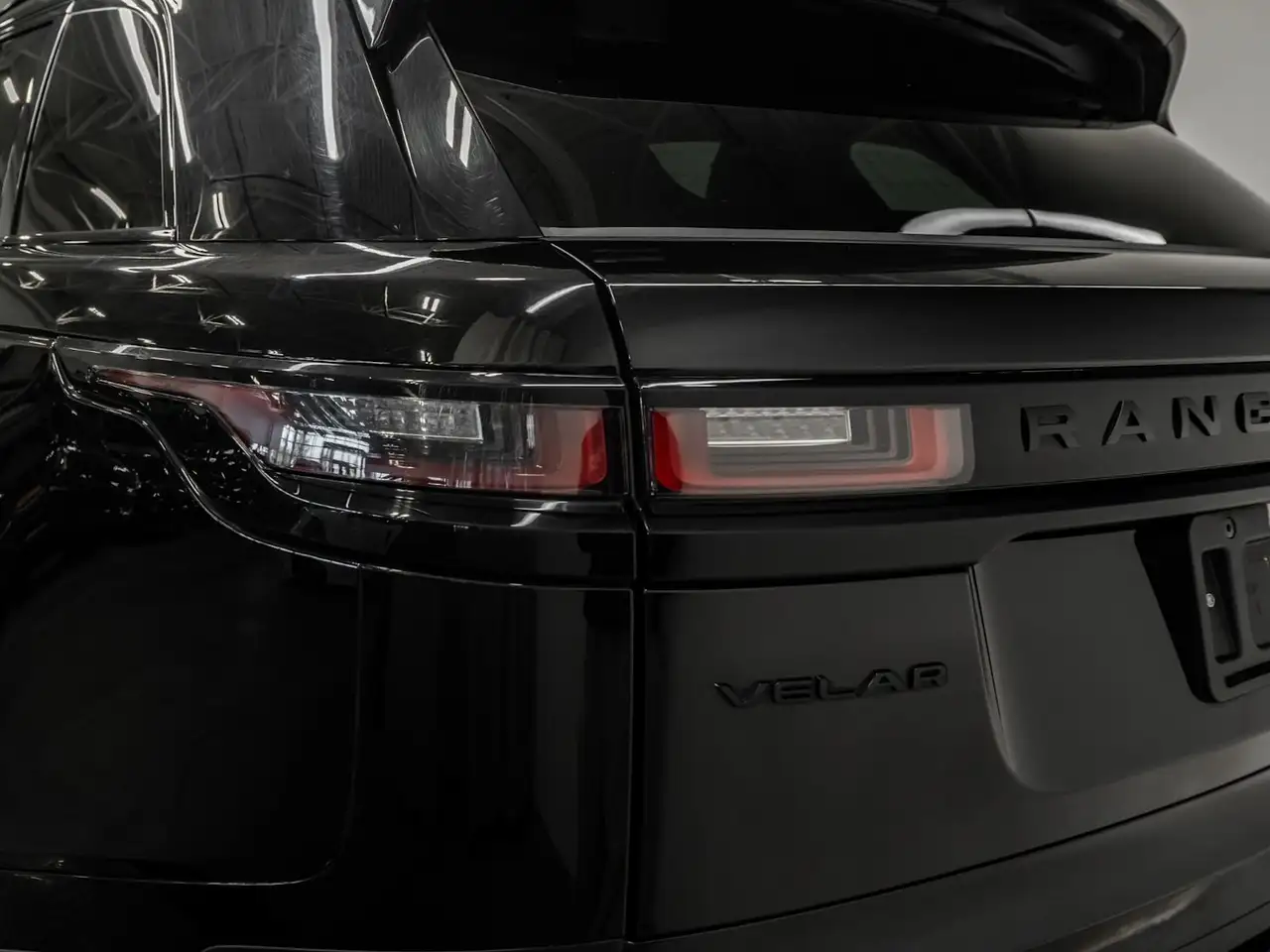 Land Rover Range Rover Velar - Image 19