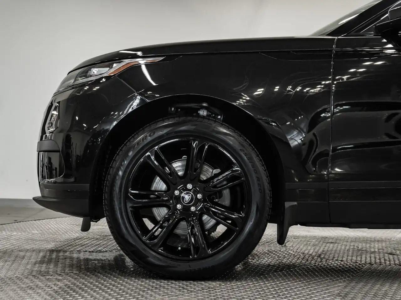 Land Rover Range Rover Velar - Image 11