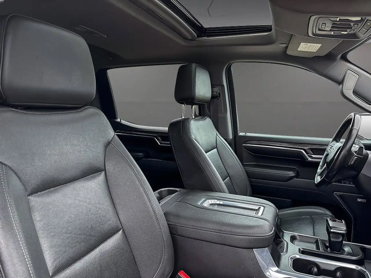 Chevrolet Silverado 1500 - Image 25