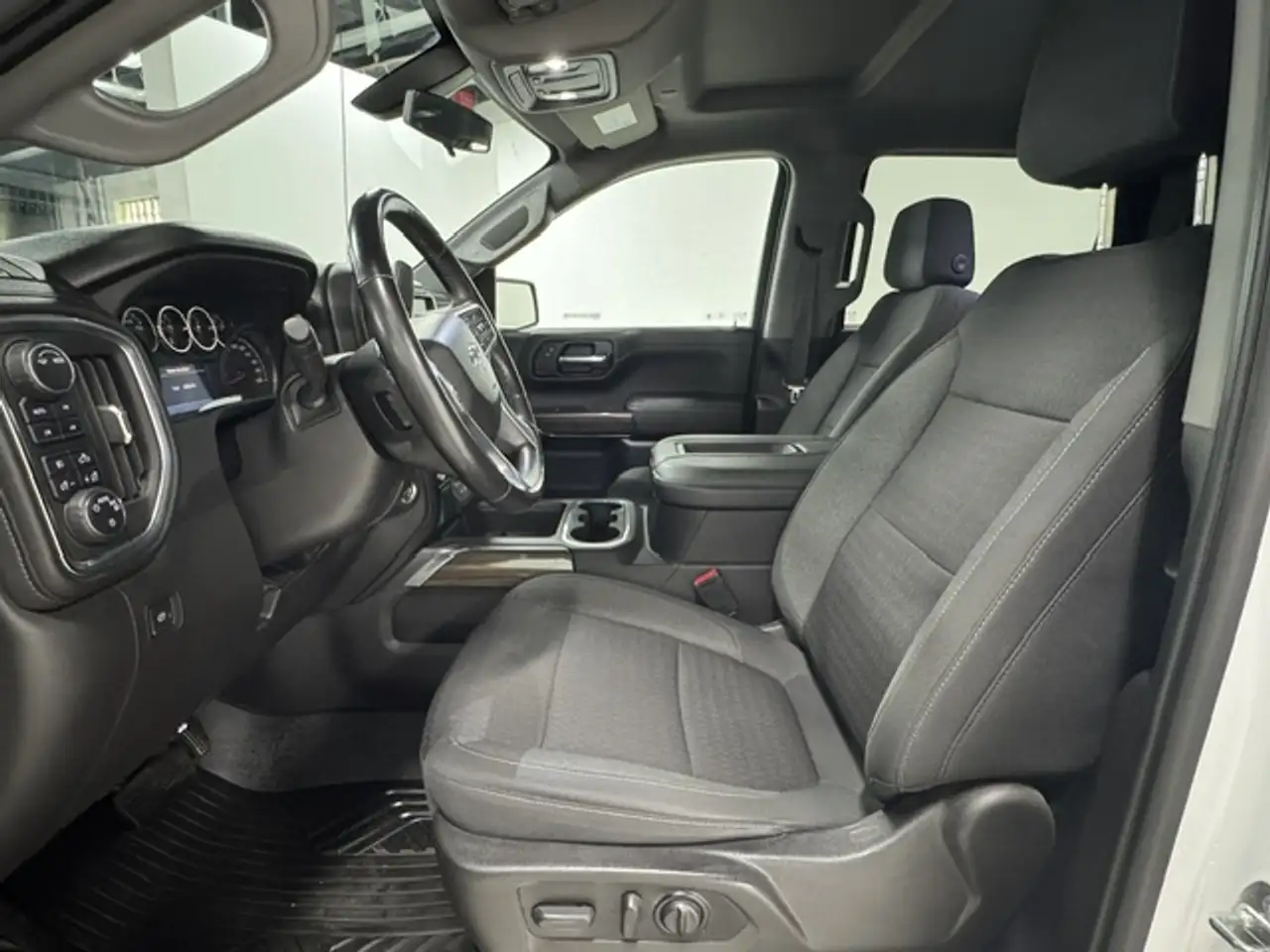 Chevrolet Silverado 1500 - Image 13