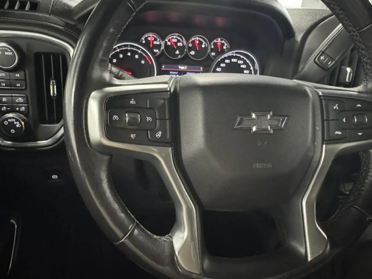 Chevrolet Silverado 1500 - Image 19