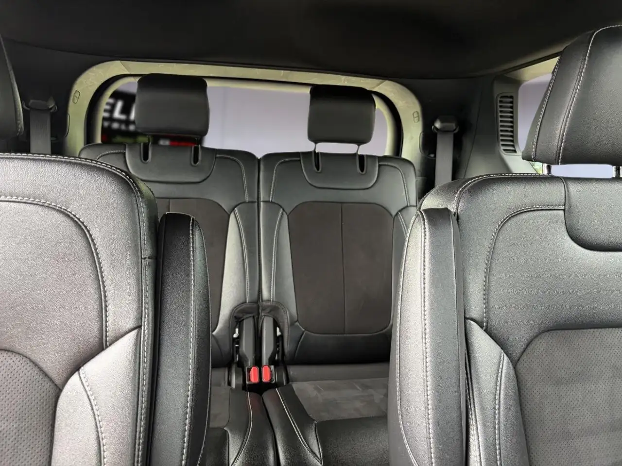 Jeep Grand Cherokee - Image 21