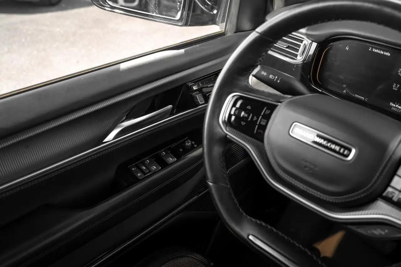 Jeep Grand Wagoneer - Image 19