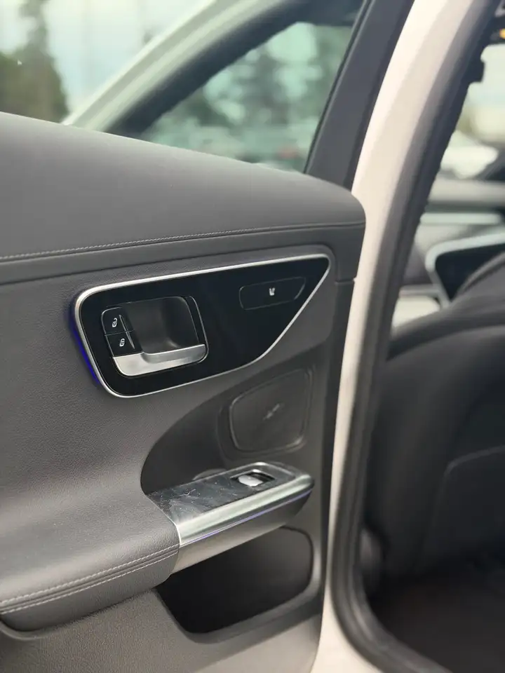 Mercedes-Benz C-Class - Image 9