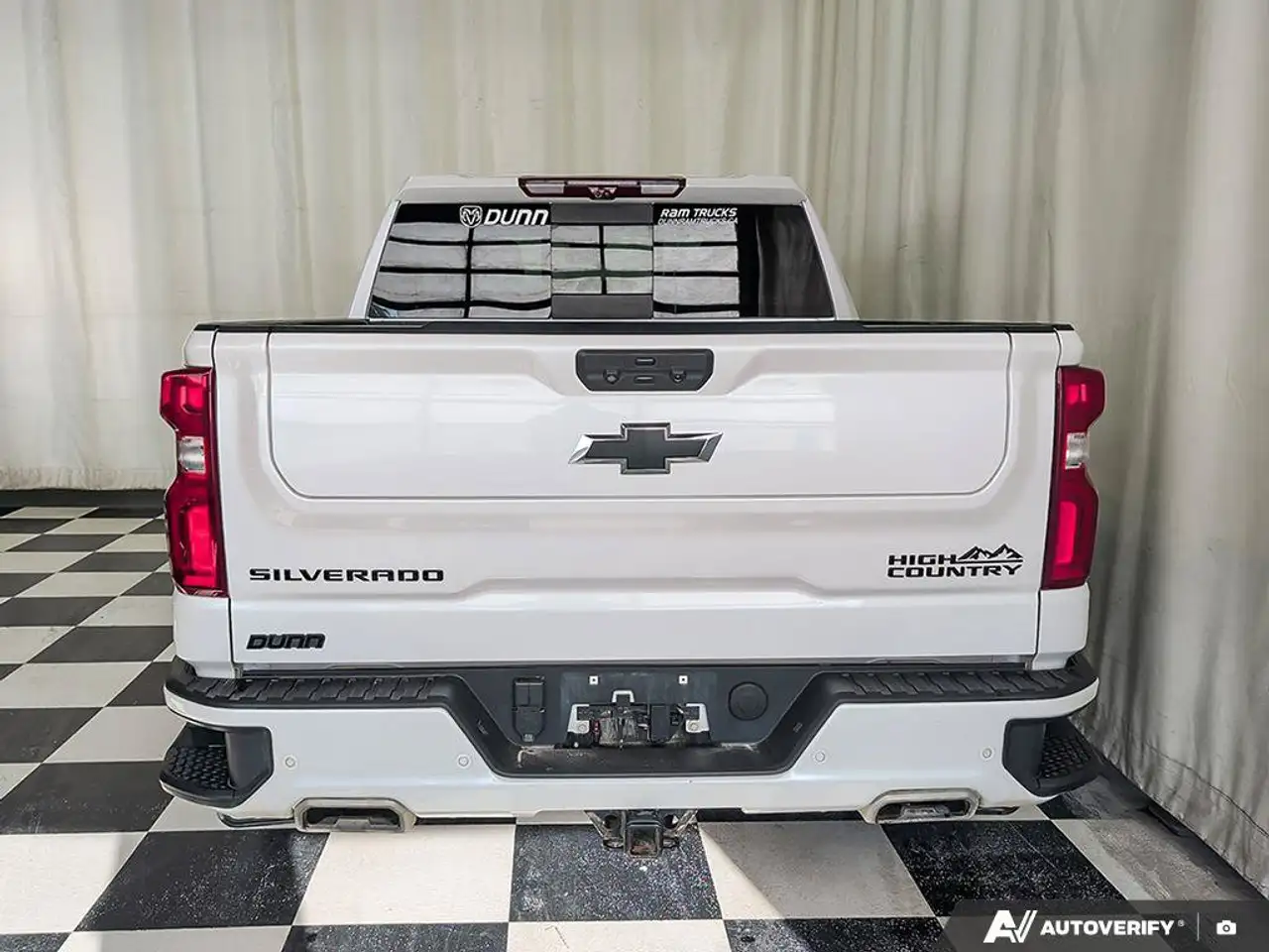 Chevrolet Silverado 1500 - Image 8
