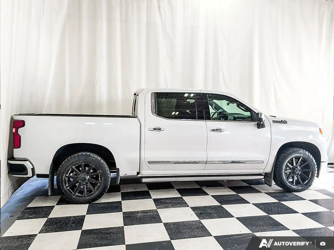 Chevrolet Silverado 1500 - Image 31