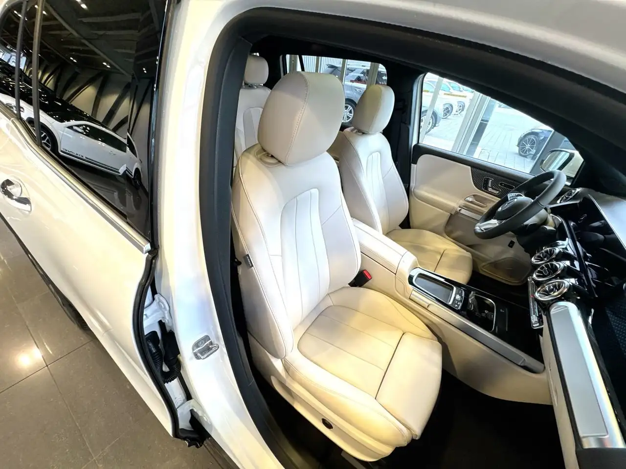 Mercedes-Benz EQB - Image 29