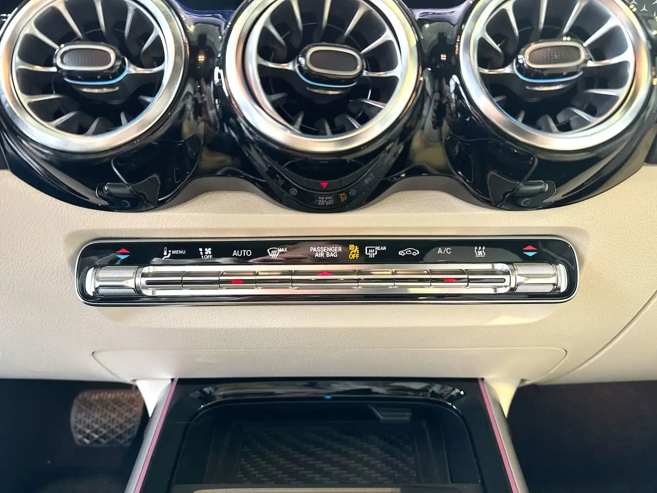 Mercedes-Benz EQB - Image 23