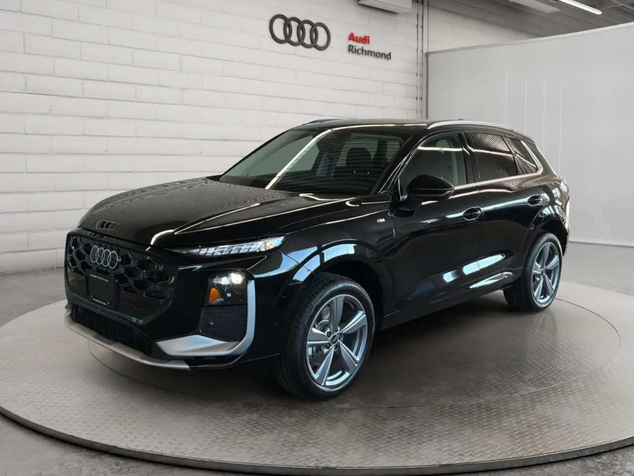 Audi Q3 - Image 1