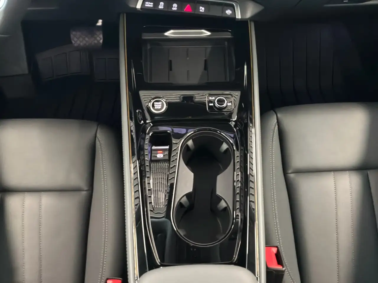 Audi Q3 - Image 22