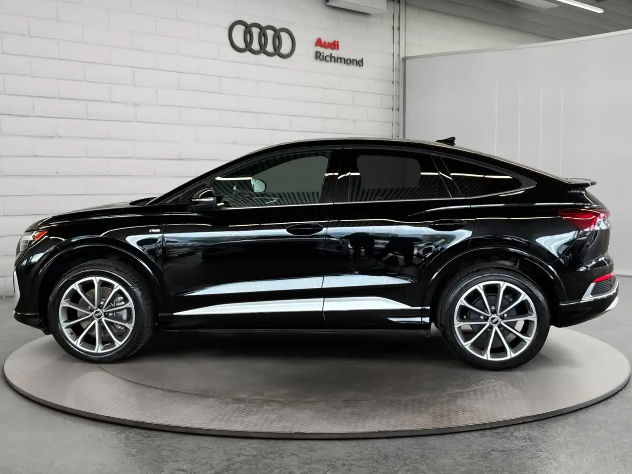Audi Q4 e-tron - Image 8