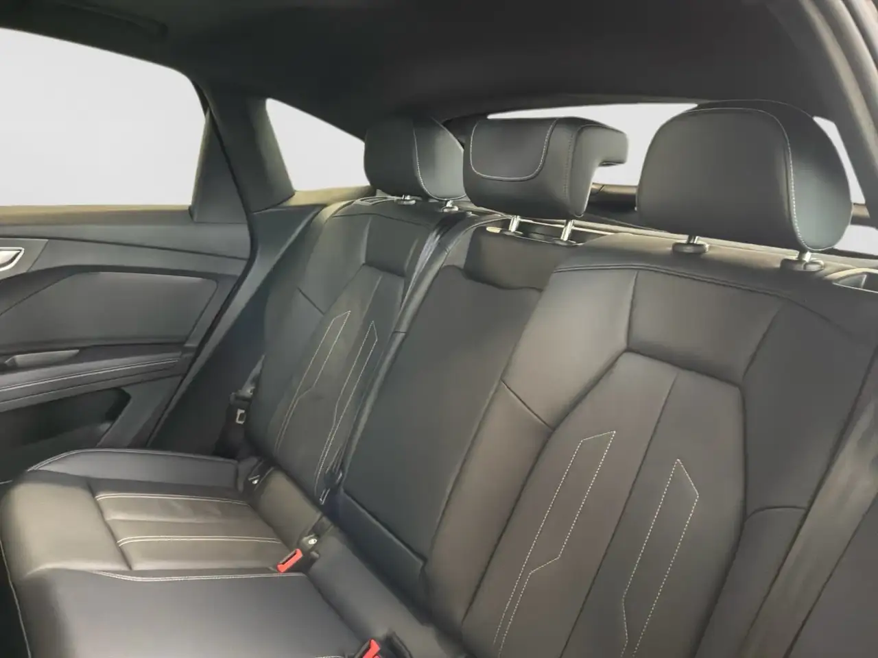 Audi Q4 e-tron - Image 20