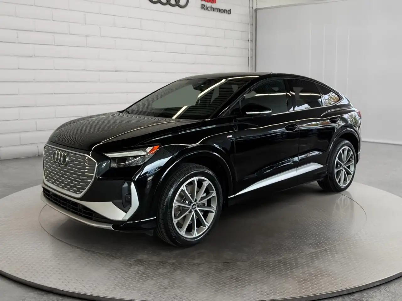 Audi Q4 e-tron - Image 1