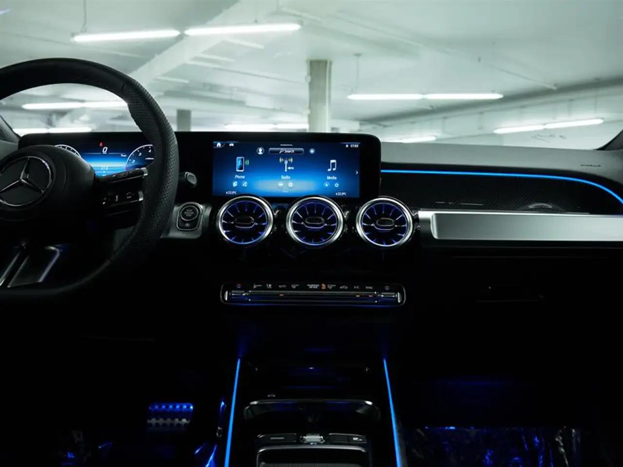 Mercedes-Benz GLB - Image 41