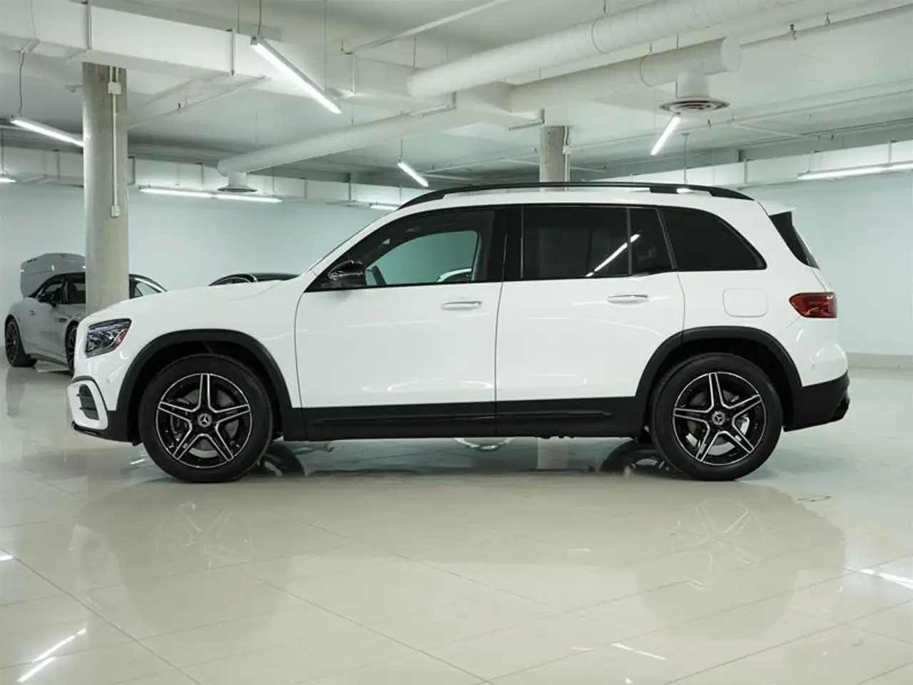 Mercedes-Benz GLB - Image 3