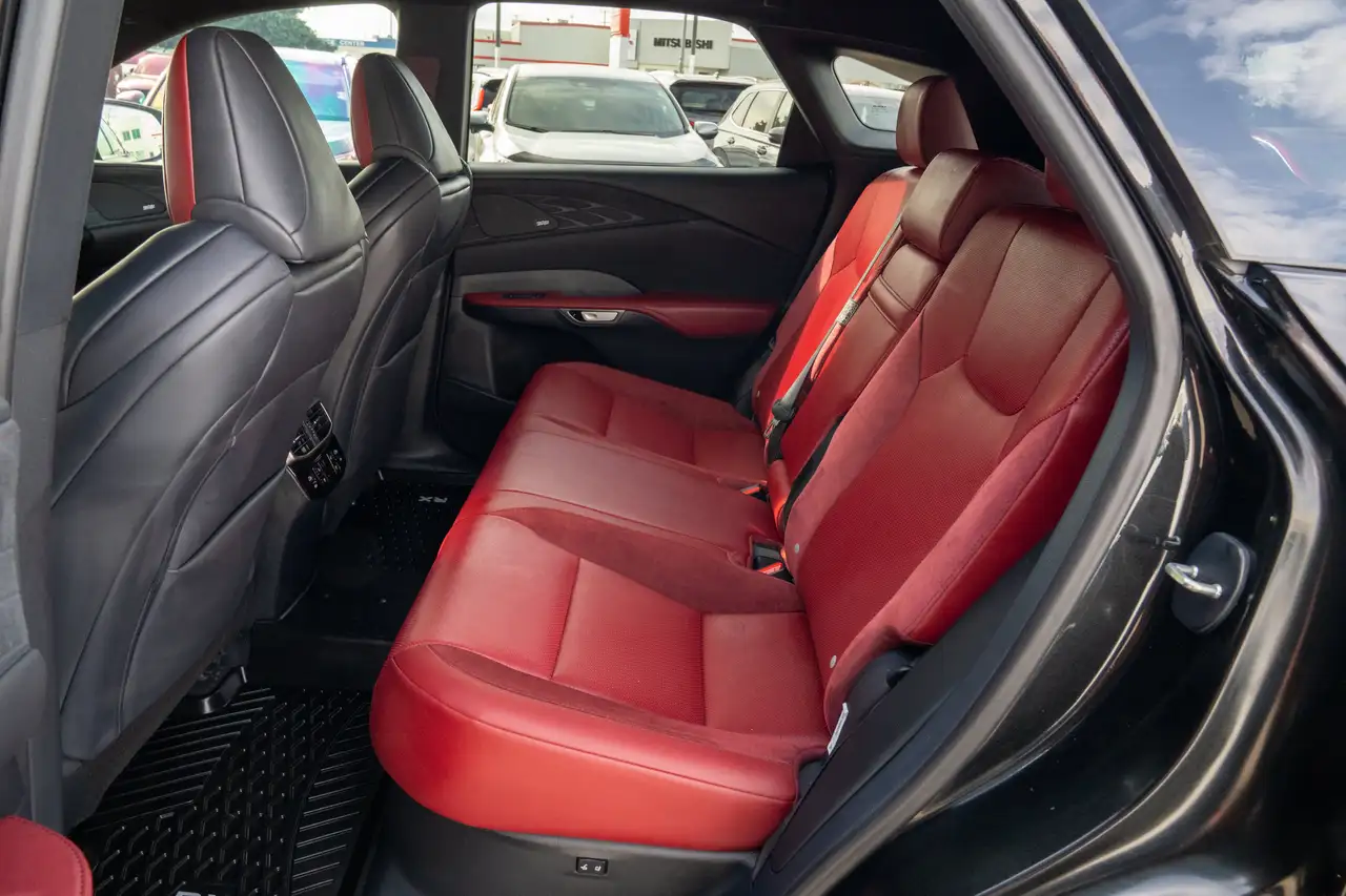 Lexus RX - Image 32