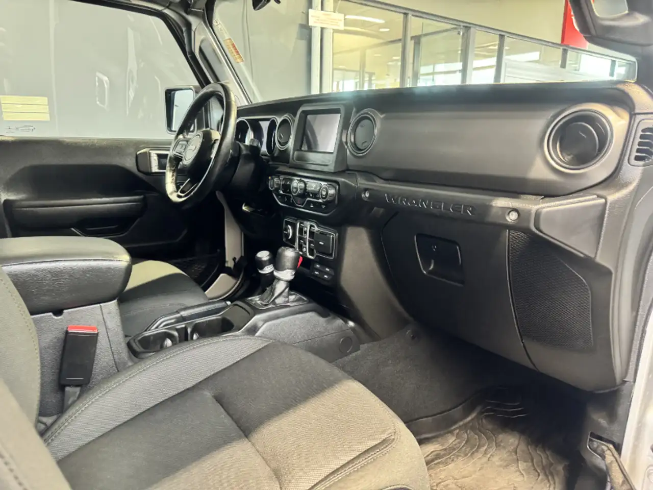 Jeep Wrangler - Image 18