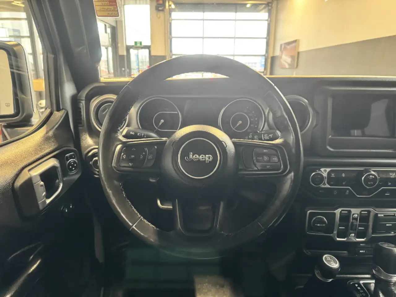 Jeep Wrangler - Image 15