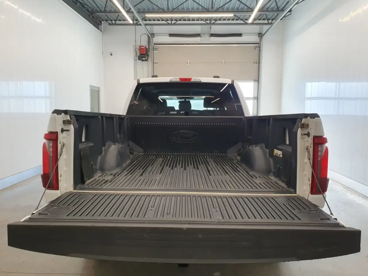 Ford F-150 - Image 9