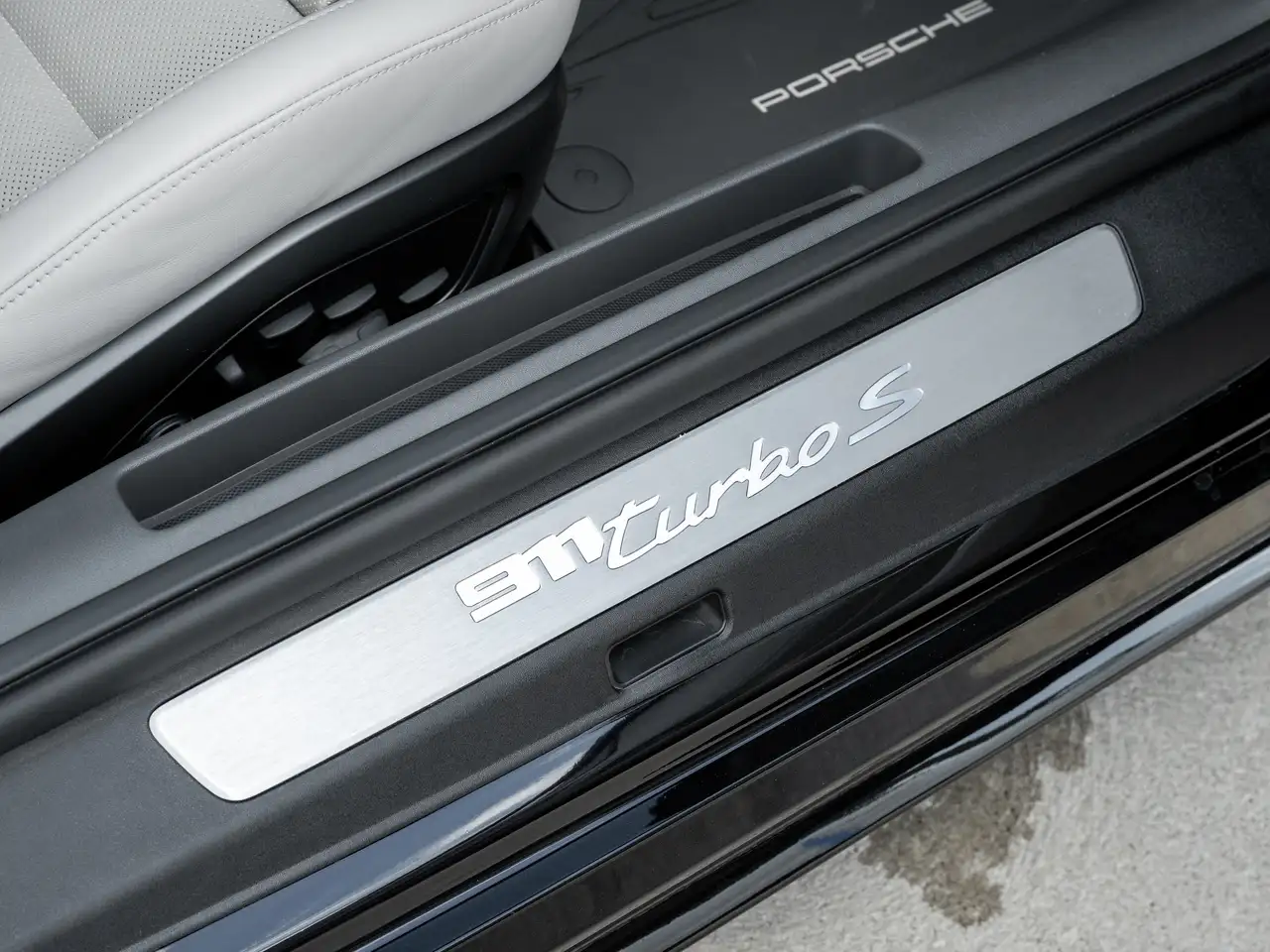 Porsche 911 - Image 42