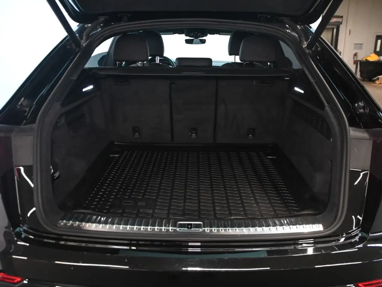 Audi Q8 - Image 10